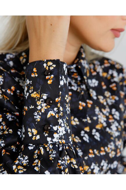 Женская рубашка с пышным рукавом с супатной застёжкой в чёрном цвете с цветами  - 8637 от byME 