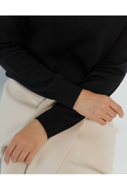 Джемпер из шерсти мериноса тонкой вязки черный от byME 