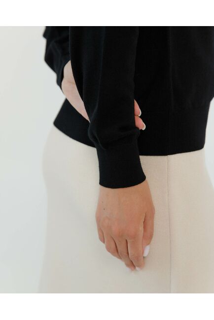 Джемпер из шерсти мериноса тонкой вязки черный от byME 