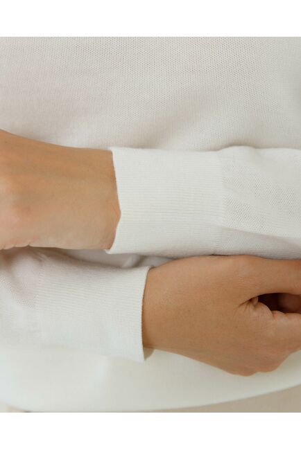 Джемпер из шерсти мериноса тонкой вязки белый от byME 