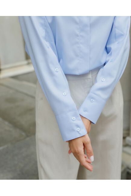 Женская рубашка с пуговицами  на рукаве  голубая - 8408D от byME 