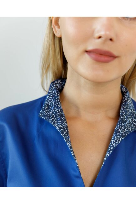 Женская рубашка под пуговицы воротник стойка синяя с отделкой - 8615 от byME 