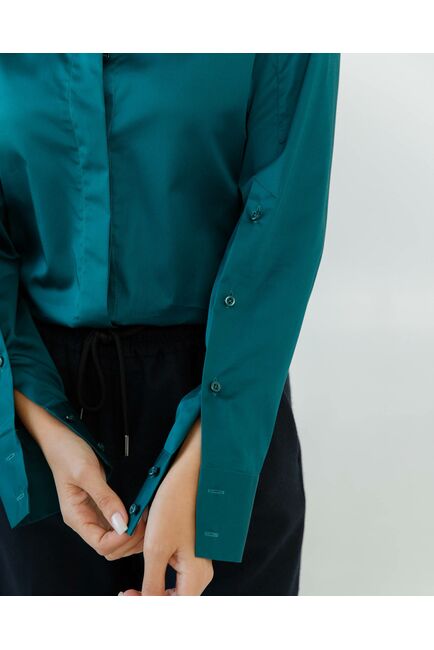 Женская рубашка  прямого кроя бутылочного цвета с пуговицами вдоль рукава 8634 от byME 