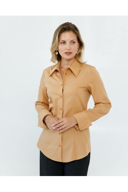 Женская рубашка приталенная под пуговицы в бежевом цвете - 8640 от byME 