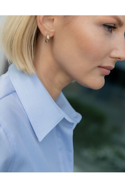 Женская рубашка под запонку голубая из фактурной ткани - 8658 от byME 