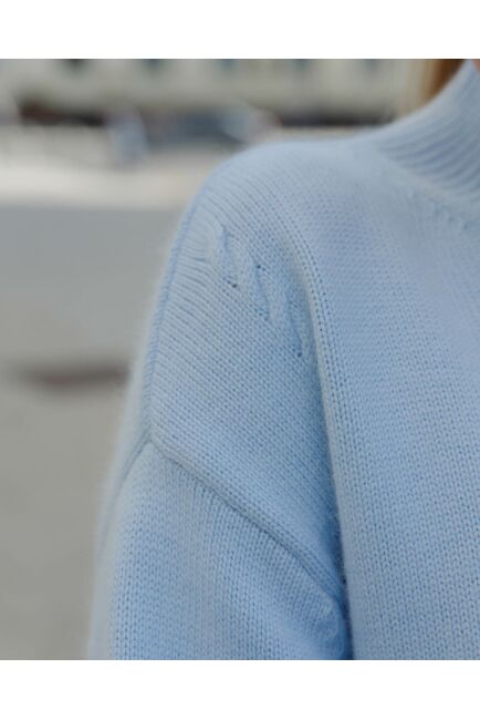 Свитер из шерсти с ангорой в голубом цвете от byME 