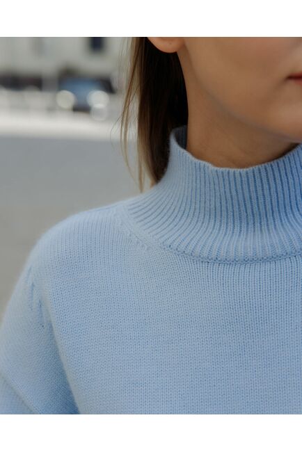 Свитер из шерсти с ангорой в голубом цвете от byME 