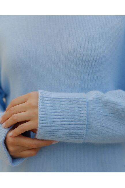 Свитер из шерсти с ангорой в голубом цвете от byME 