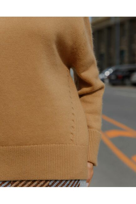 Свитер из шерсти с ангорой в бежевом цвете от byME 