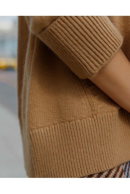 Свитер из шерсти с ангорой в бежевом цвете от byME 