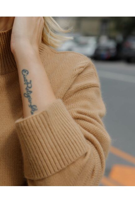 Свитер из шерсти с ангорой в бежевом цвете от byME 