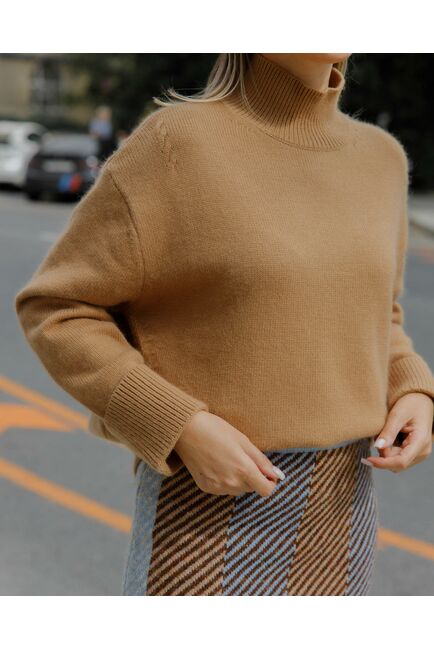 Свитер из шерсти с ангорой в бежевом цвете от byME 