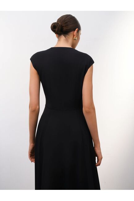 Платье миди на запах черное от byME 