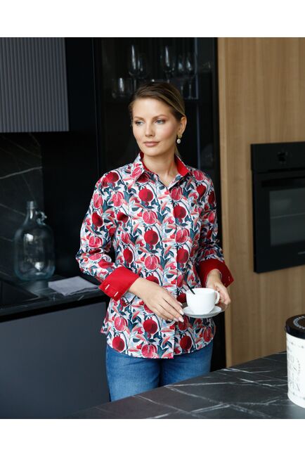 Женская рубашка из хлопка в полуприталенном силуэте принт гранаты под пуговицы от byME 