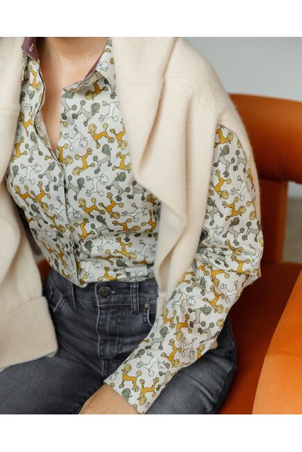 Женская рубашка в полуприталенном силуэте с принтом пудель от byME 