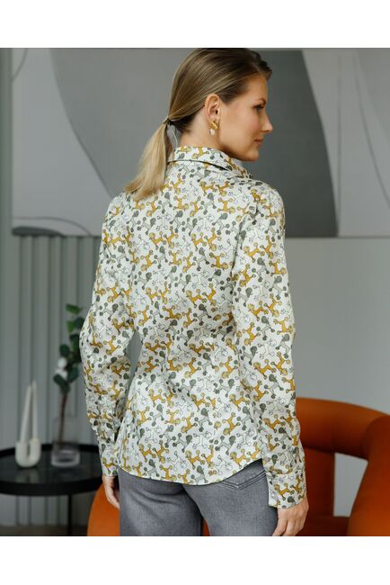 Женская рубашка в полуприталенном силуэте с принтом пудель от byME 