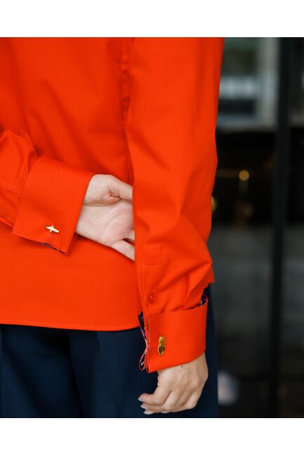 Женская рубашка в приталенном силуэте с отделкой протеи под запонки 8682 от byME 