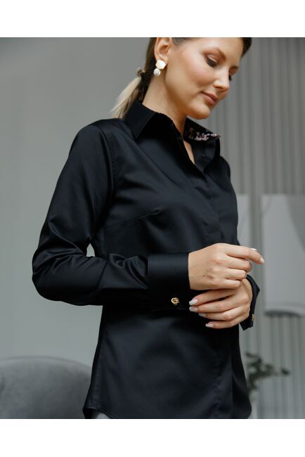 Женская рубашка в полуприталенном силуэте из  хлопка  с отделкой цветы под запонки  8684 от byME 