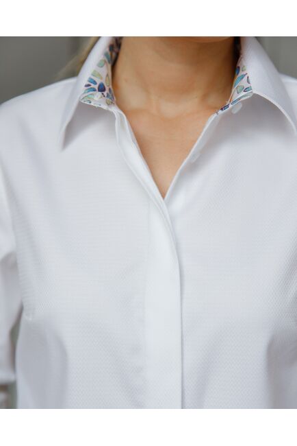 Женская рубашка в приталенном силуэте из фактурной ткани елочка с принтом  под запонки от byME 