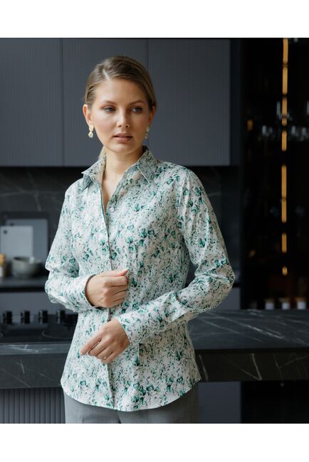Женская рубашка-8687 в полуприталенном силуэте принт цветы под пуговицы от ByME 
