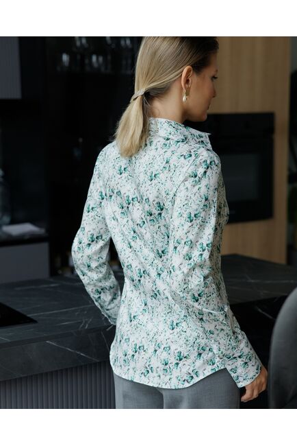 Женская рубашка-8687 в полуприталенном силуэте принт цветы под пуговицы от ByME 