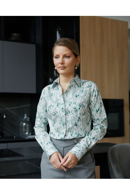 Женская рубашка-8687 в полуприталенном силуэте принт цветы под пуговицы от ByME 