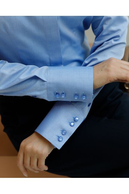 Женская рубашка-8688 в полуприталенном силуэте под пуговицы от byME 