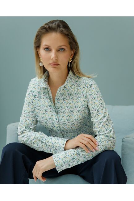 Женская рубашка вполуприталенном силуэте принт полевые цветы под пуговицы от byME 