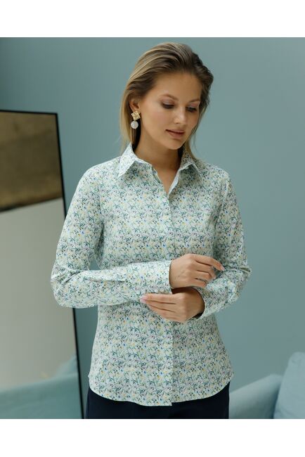 Женская рубашка вполуприталенном силуэте принт полевые цветы под пуговицы от byME 