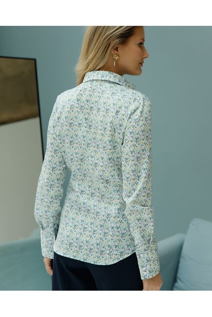 Женская рубашка вполуприталенном силуэте принт полевые цветы под пуговицы от byME 