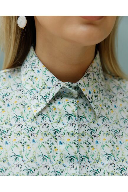 Женская рубашка вполуприталенном силуэте принт полевые цветы под пуговицы от byME 