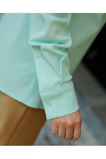 Рубашка в прямом силуэте в мятном цвете фактурной ткани 8697 от byME 