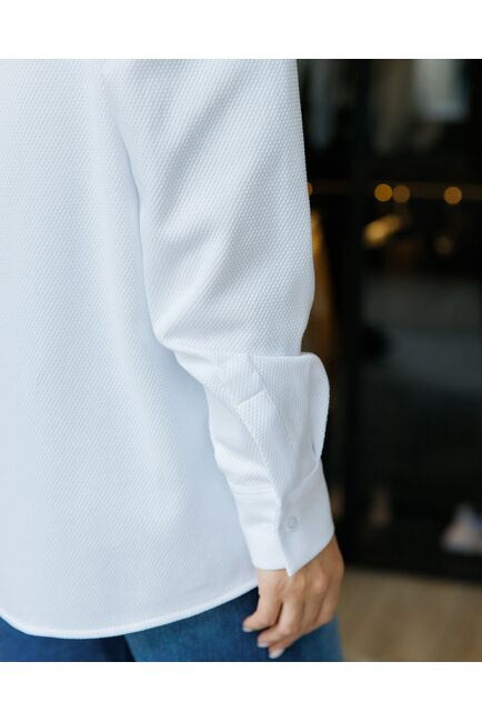 Женская рубашка в прямом силуэте из фактурной ткани - 8698 от byME 