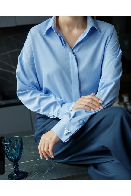 Женская рубашка в тонкую полоску прямого силуэта с универсальной манжетой-8699 от byME 