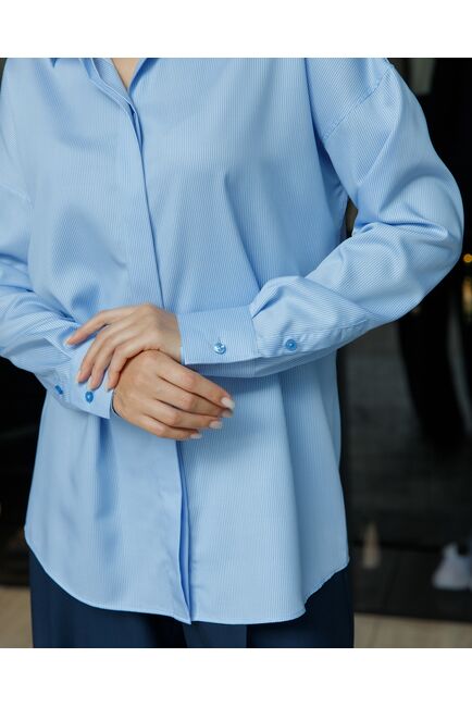 Женская рубашка в тонкую полоску прямого силуэта с универсальной манжетой-8699 от byME 