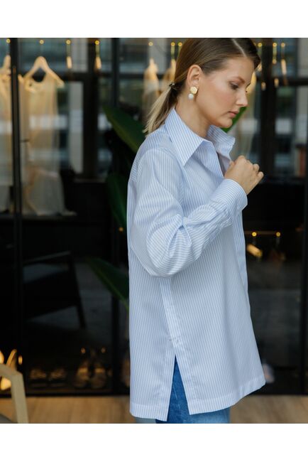 Женская рубашка в прямом силуэте в полоску с пуговицами по бокам с универсальной манжетой от byME 