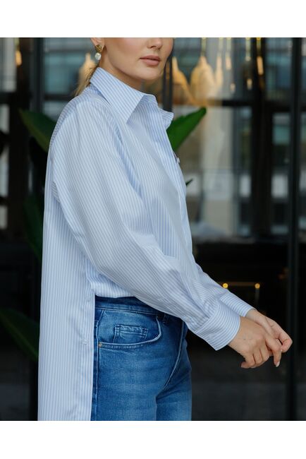 Женская рубашка в прямом силуэте в полоску с пуговицами по бокам с универсальной манжетой от byME 