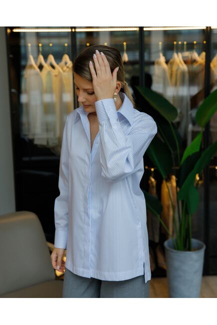 Женская рубашка в прямом силуэте в полоску с пуговицами по бокам с универсальной манжетой от byME 