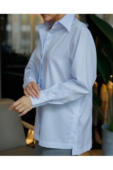 Женская рубашка в прямом силуэте в полоску с пуговицами по бокам с универсальной манжетой от byME 