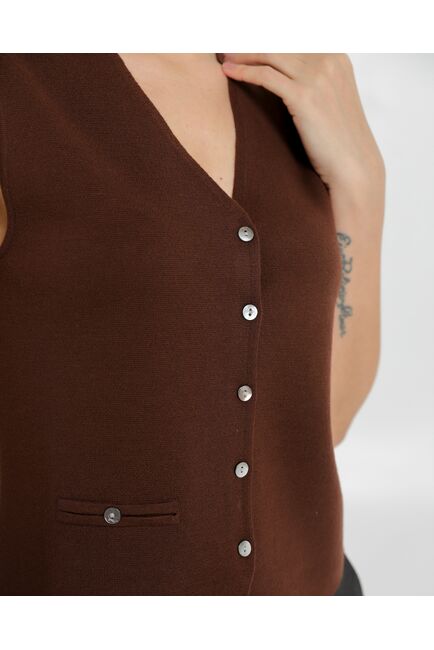 Жилет женский из шерсти мериноса тонкой вязки коричневый от byME 