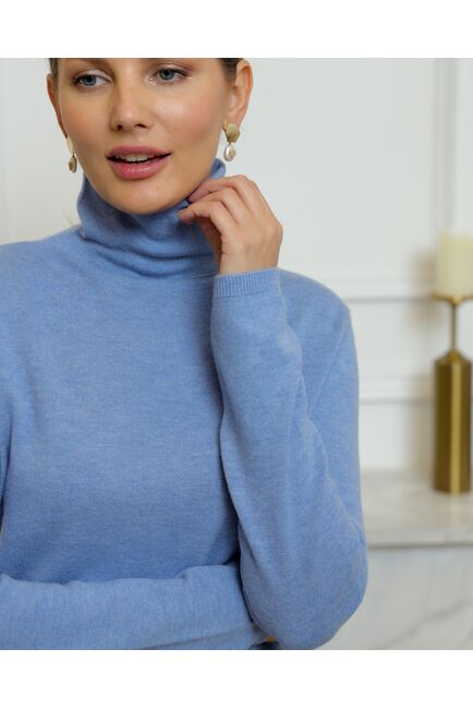Водолазка из шерсти мериноса тонкой вязки голубая от byME 