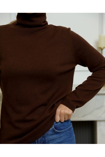 Водолазка из шерсти мериноса тонкой вязки коричневая от byME 