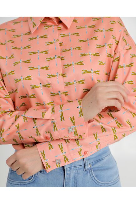 Женская рубашка из хлопка с принтом стрекозы на персиковом фоне -8728 от byME 