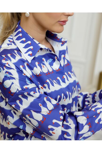 Женская рубашка из хлопка с принтом гуси на синем фоне - 8729 от byME 