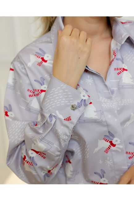 Женская рубашка из хлопка с универсальной манжетой с принтом зайцы на сером фоне -8733 от byME 