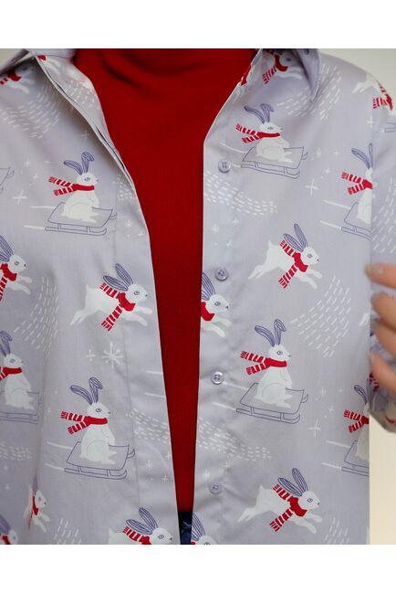 Женская рубашка из хлопка с универсальной манжетой с принтом зайцы на сером фоне -8733 от byME 
