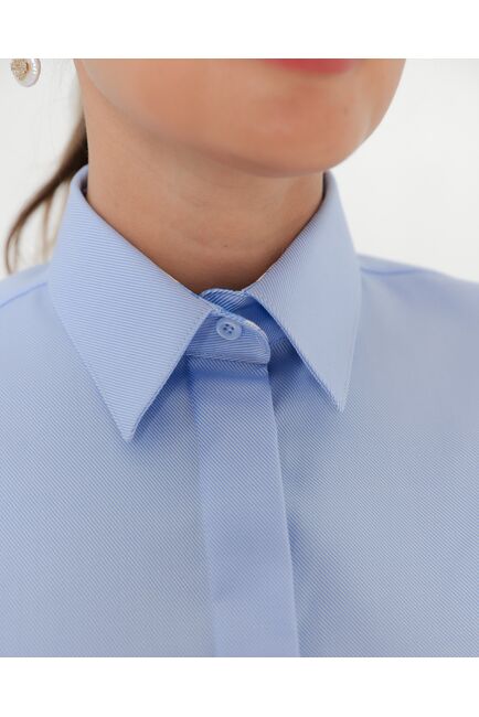 Женская рубашка из хлопка под запонки голубая с отделкой синие листочки-8762 от byME 