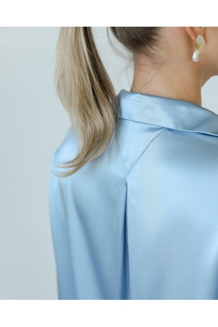 Женская рубашка из шелка голубая-8770 от byME 