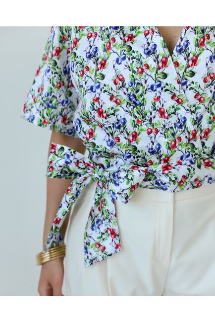 Женская рубашка на запах из хлопка с принтом голубика-8795 от byME 