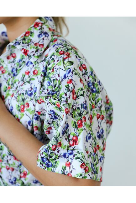 Женская рубашка на запах из хлопка с принтом голубика-8795 от byME 